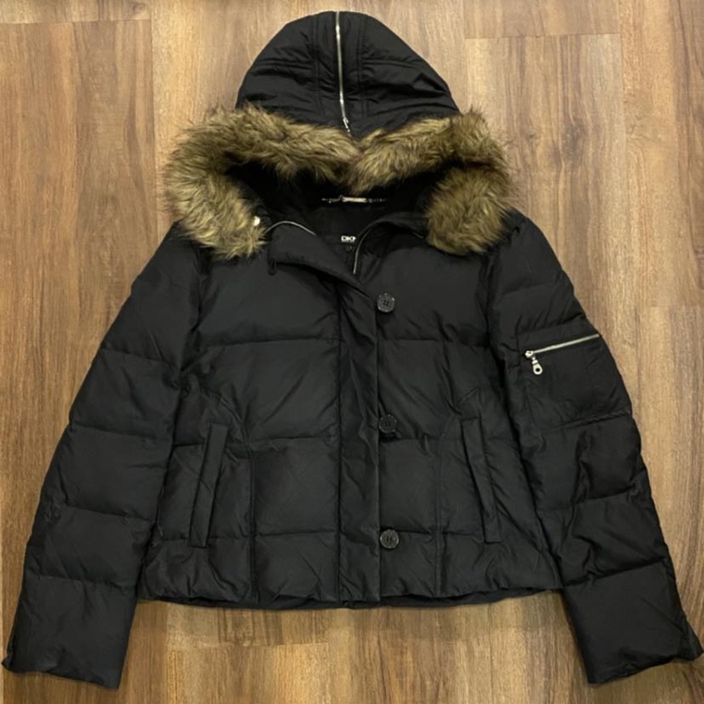 DKNY Short Puffer Jacket - Hood With Fur Trim - Size Large * Has Hidden Pockets!